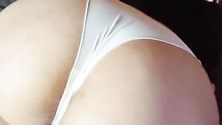 CULONA EN TANGA BLANCA HERMOSA VAGINA ROSADA MasturHub