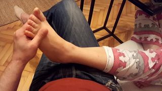 Gf loves feet massage, feets on my bulge