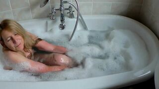 A Simple Soak in the Bath for Beenie B with a little tease along the way