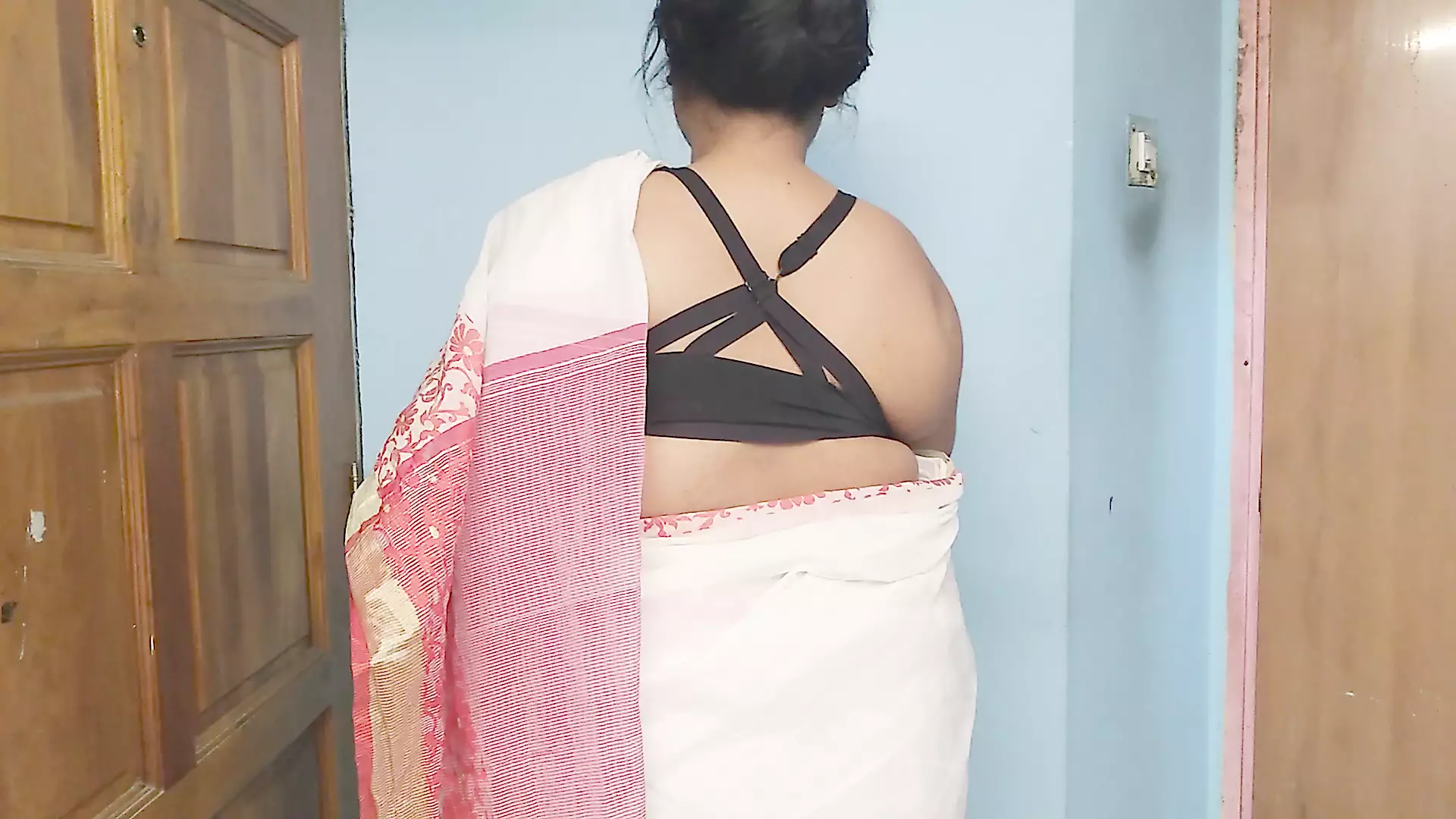 Pakistani Desi Aunty ghar ki safai karte samay Chudane ke lie jabardasti  kiya - Hot Aunty fucked by neighbor boy (Hindi) - MasturHub