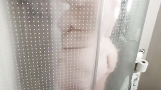 Karcelyne takes a shower after club sex