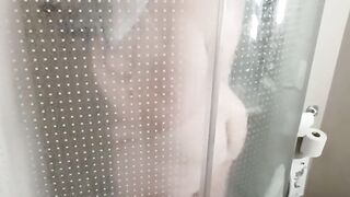 Karcelyne takes a shower after club sex