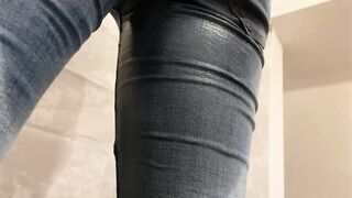 I am pissing into my Jeans with fishnet tights under it