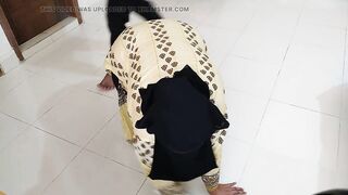 Punjab Muslim Hot Aunty Was Cleaning The House When Neighbor Boy Saw Her And Fucked - Desi Sex