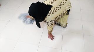 Punjab Muslim Hot Aunty Was Cleaning The House When Neighbor Boy Saw Her And Fucked - Desi Sex