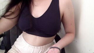 FETISH TINY WAIST- Cute 18 years old latina, brush her hair and read OnlyFans:studentwhoneedsmoney