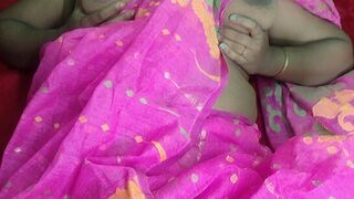 Desi Bhabi fingering pussy in sharee