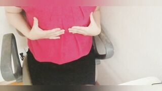 【人妻オナチャット】服の上から乳首をさわりながら足を開けと言われオマンコもさわって「もっと」と言い激しくイっちゃうイケナイ人妻[Married woman Onachat] A naughty mar