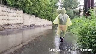 Teen in yellow raincoat flashes pussy outdoors in the rain