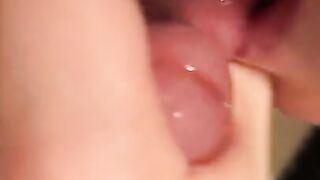 Wet and SPITTY BLOWJOB CLOSE UP AMATEUR COUPLE, finish in her mouth