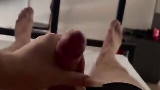 18 year old boy cum after 30 seconds handjob