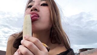 GAK ADA KENTI BLOWJOB PISANG DEH !!