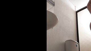 camara oculta en el baño a mi madrastra