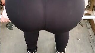 Crossfit mom works out - her round ass makes her leggings go see through!