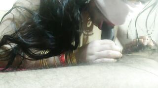 Lund ki chatni bna di chus chus kar Indian Bhabhi hot blowjob Sucking and Kissing (Hindi audio).