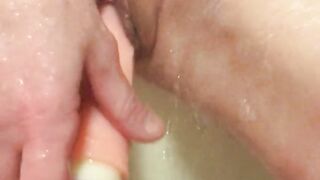 Fuck herself with dildo in shower