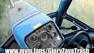 GloryZavaTrash - Je m'amuse avec son tracteur et suce son engin