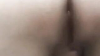 أستحم أفكر في حبيبي البعيد ولا يمكنني رؤية سوى قضيبه وأريده في مؤخرتي cuckold wife hijab ????