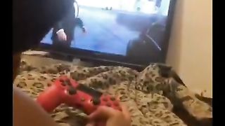 Girls playa videogames while doing a blowjob on periscope