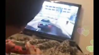 Girls playa videogames while doing a blowjob on periscope