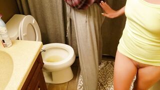 Holding my boyfriend's dick while he pees | long pee | sexy legs and feet