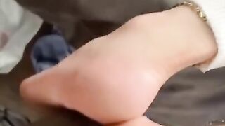 Footjob til I cum pt. 2