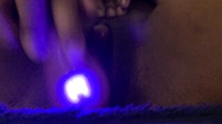 Ebony teen masturbates till wet????