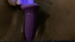 Ebony teen masturbates till wet????