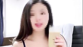 This is an ASMR video of eating a cafe latte, cocoa nut.