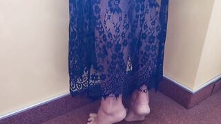 Mature feet posing and close up feet worship