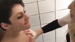 Toilet lesbians