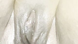 LATE NIGHT SQUIRTING FROM MISS MADAMCHARIE