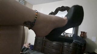 Milf angles her new heels while laying in bed