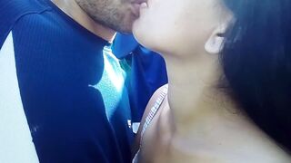 Besos,  y mamada con mi vieja en el patio de la casa, sin miedo a que nos vean los vecinos