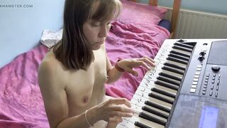 Playing the keyboard in the nude