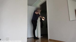 Crazy delivery girl delivered my parcel and a blowjob