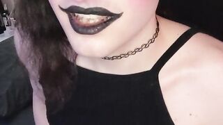 Goth Clown Girl has an EXPLOSIVE cumshot (IzzyResurrected)