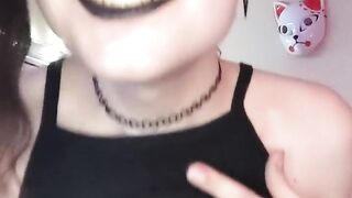 Goth Clown Girl has an EXPLOSIVE cumshot (IzzyResurrected)