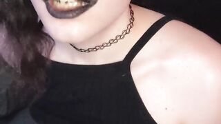 Goth Clown Girl has an EXPLOSIVE cumshot (IzzyResurrected)