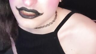 Goth Clown Girl has an EXPLOSIVE cumshot (IzzyResurrected)