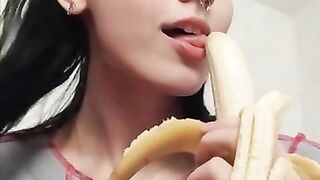 Brunette Trains How to Sucking Your Dick Correctly