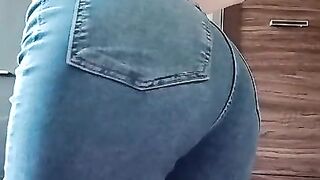 Jeans teasing