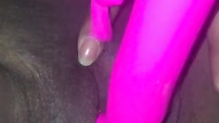 Wet pussy Ebony gets off late night