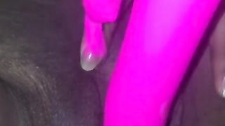 Wet pussy Ebony gets off late night