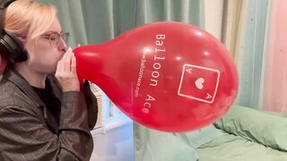 Blowing up a 14’’ Belbal Balloon until it POPS!