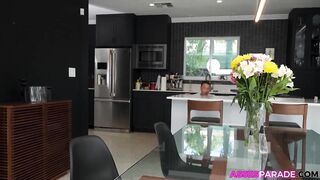 House Sitter Richh Des Gigantic Booty Gets Fucked