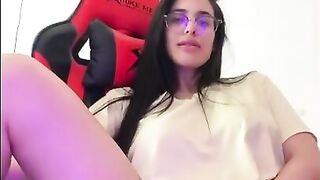 Horny Arab Onlyfans Gamer Girl Masturbating and Fingering Leaked