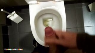 Ziopaperone2020 - PUBLIC - After pissing, I jerk off and spray my cum around (in a public bathroom)