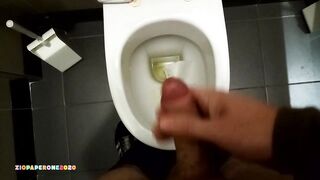 Ziopaperone2020 - PUBLIC - After pissing, I jerk off and spray my cum around (in a public bathroom)