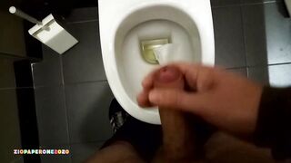 Ziopaperone2020 - PUBLIC - After pissing, I jerk off and spray my cum around (in a public bathroom)